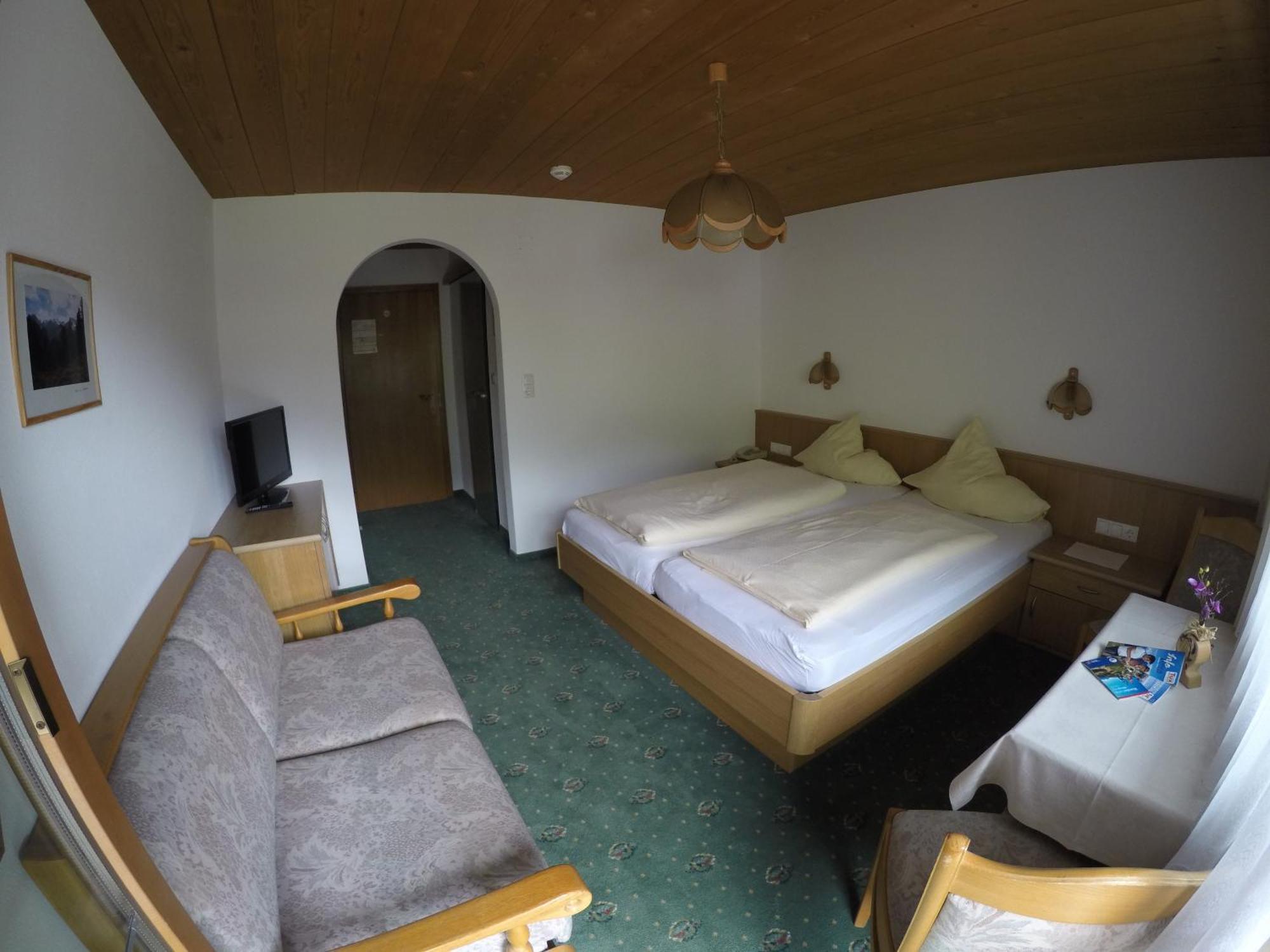 Gaestehaus Alpenland トゥクス エクステリア 写真
