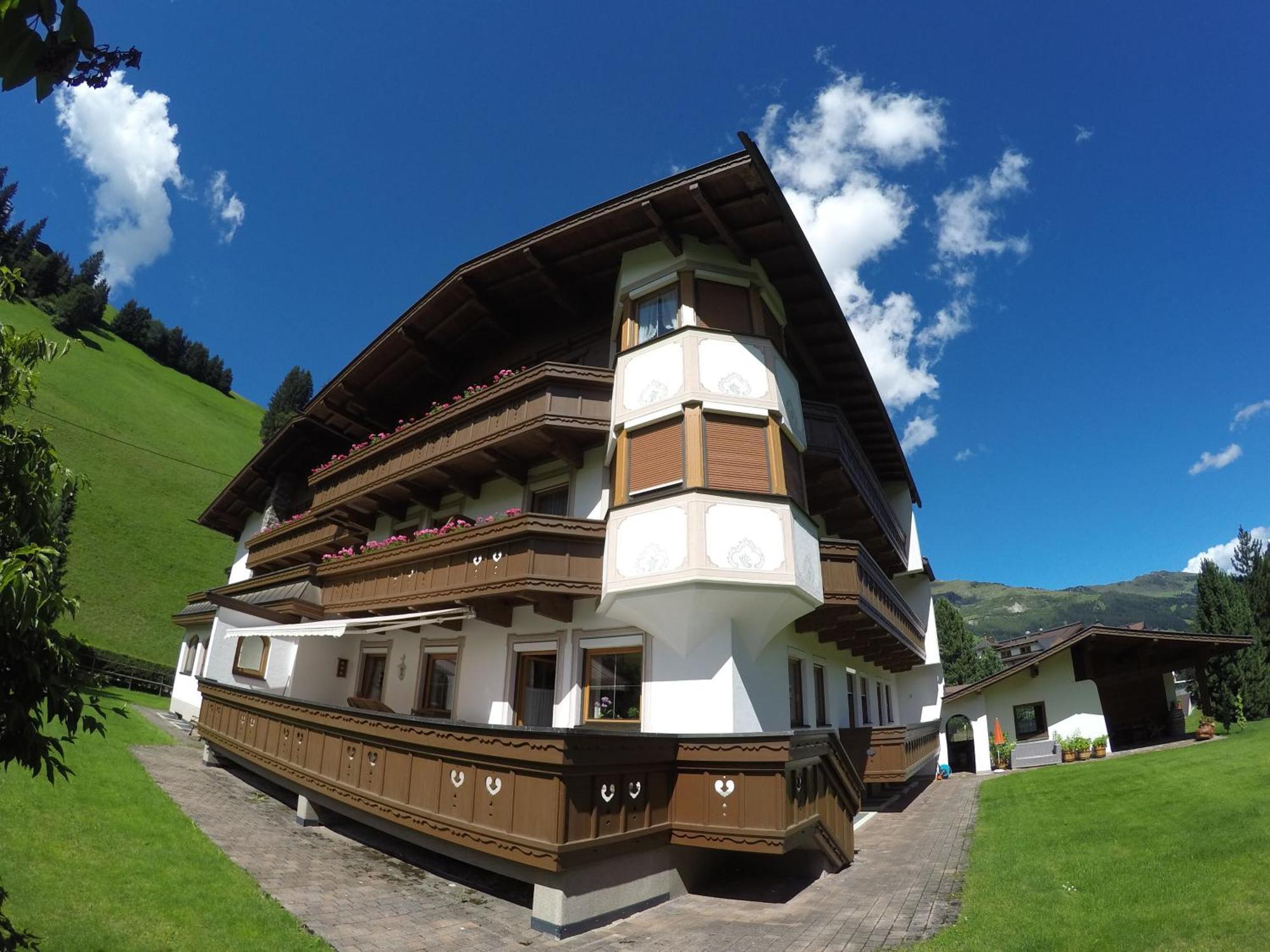 Gaestehaus Alpenland トゥクス エクステリア 写真