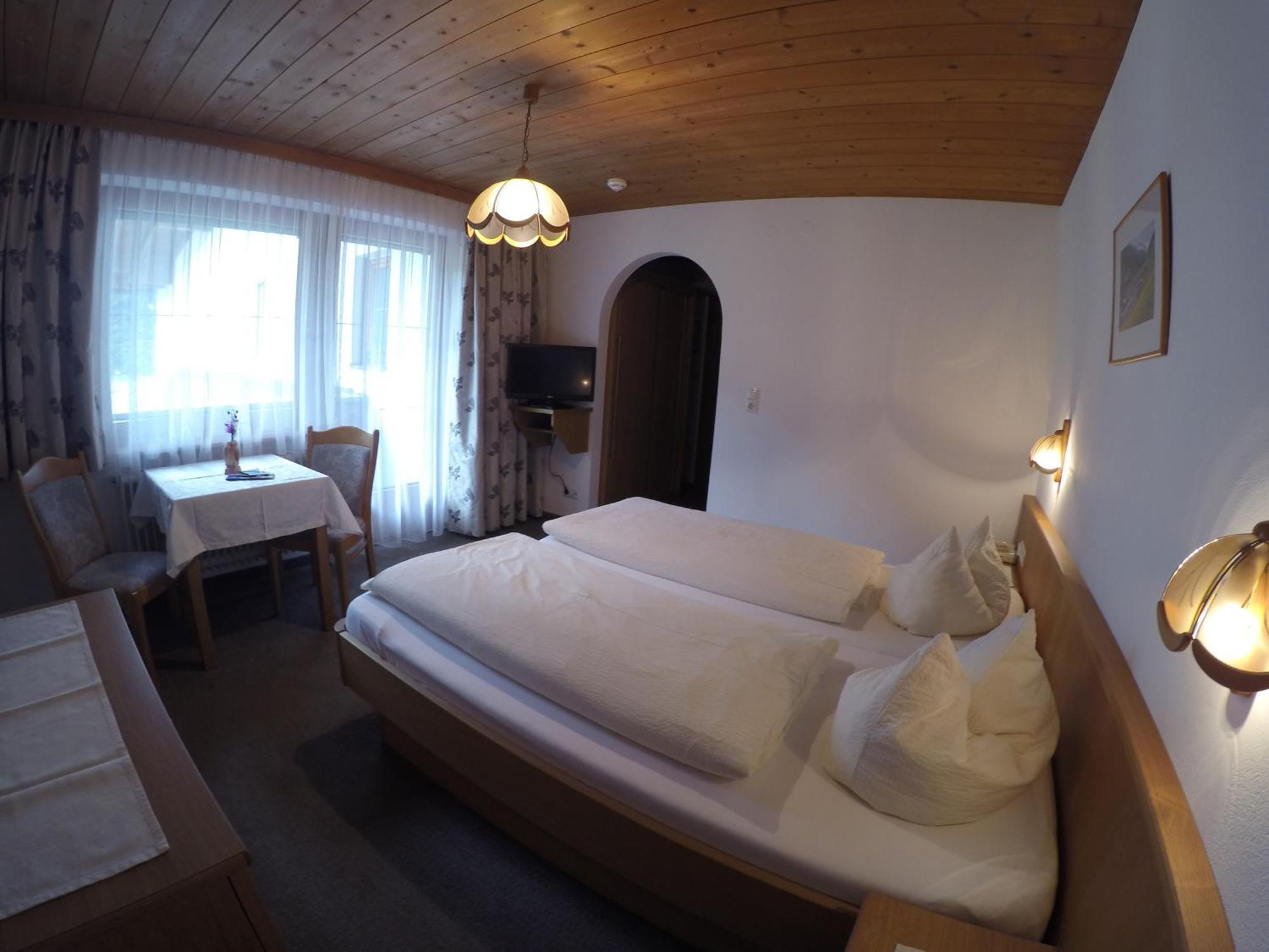 Gaestehaus Alpenland トゥクス 部屋 写真