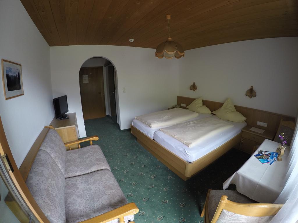 Gaestehaus Alpenland トゥクス エクステリア 写真