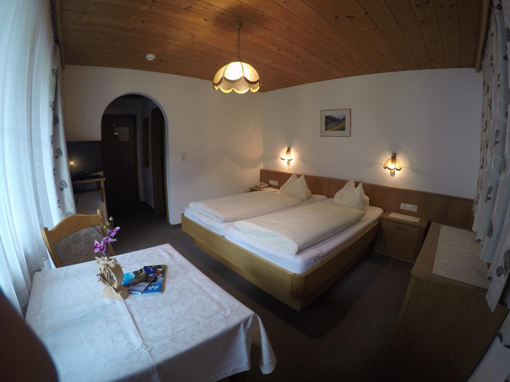 Gaestehaus Alpenland トゥクス エクステリア 写真