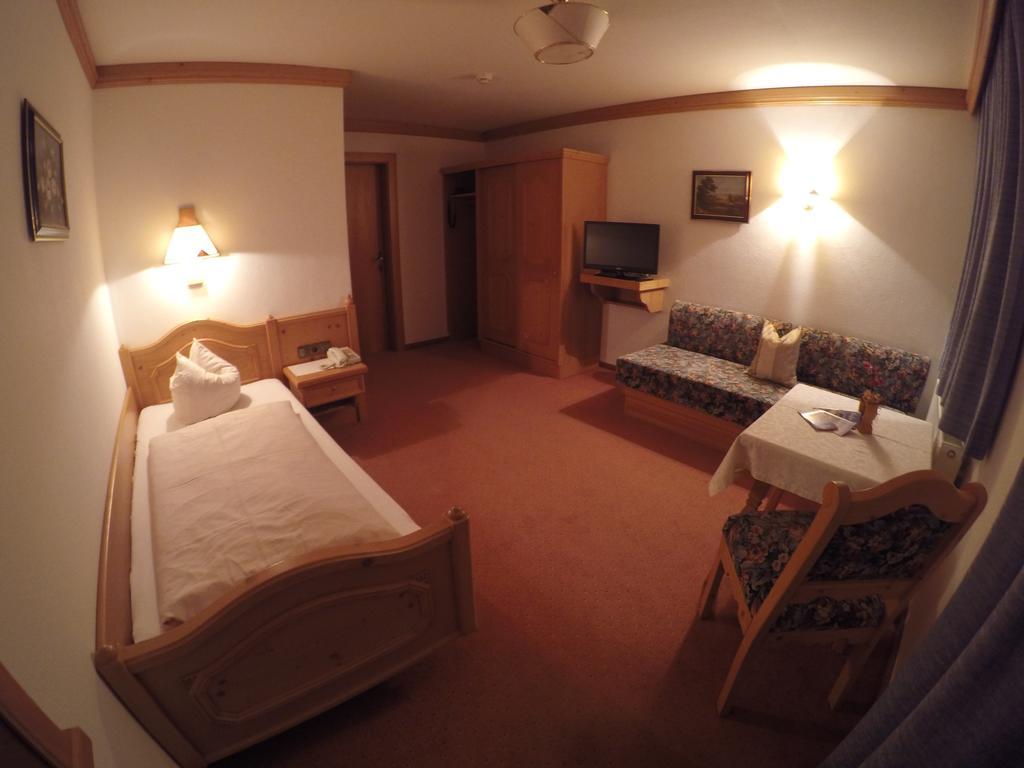Gaestehaus Alpenland トゥクス エクステリア 写真